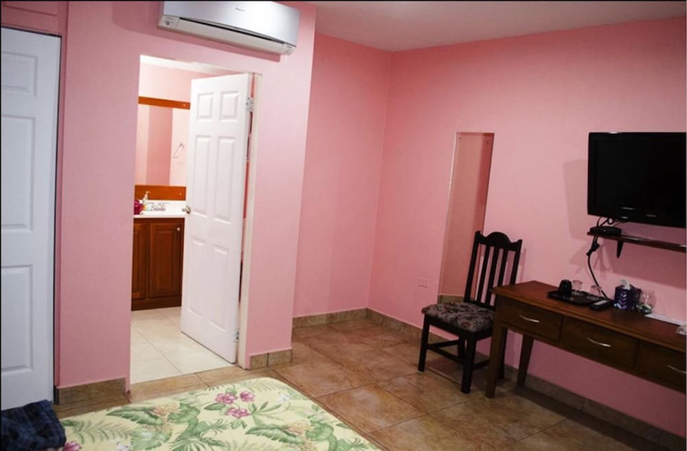 Piarco Village Suites 16/20