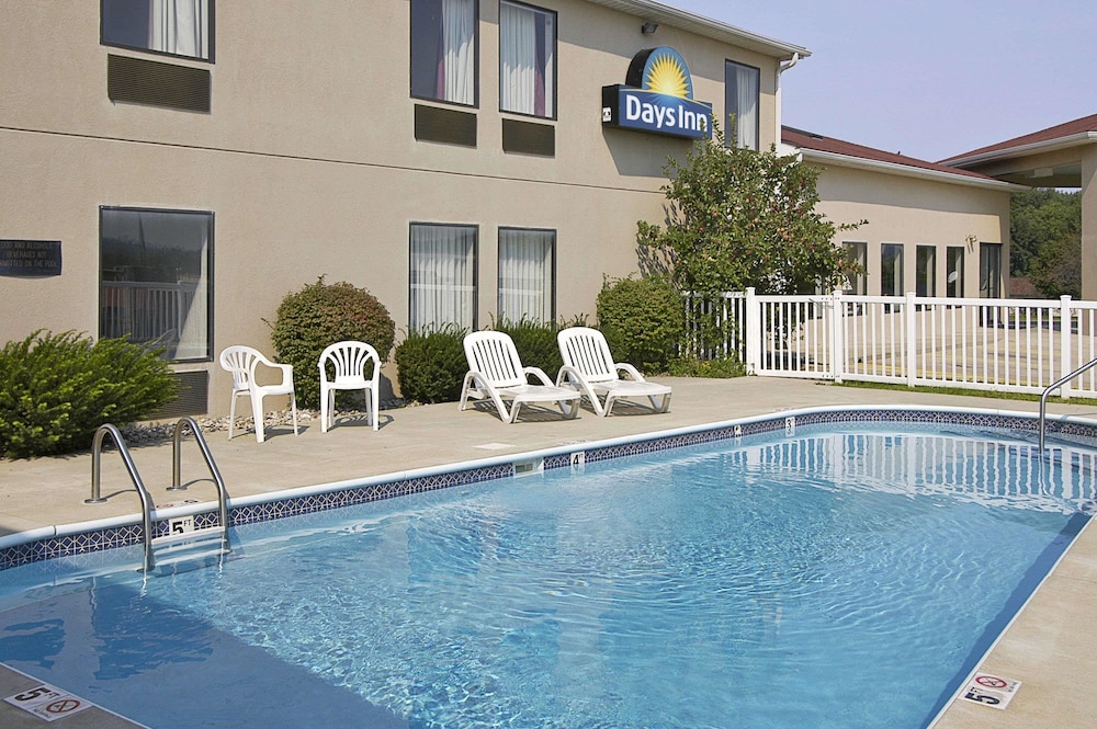 Days Inn by Wyndham Hillsboro 1/24