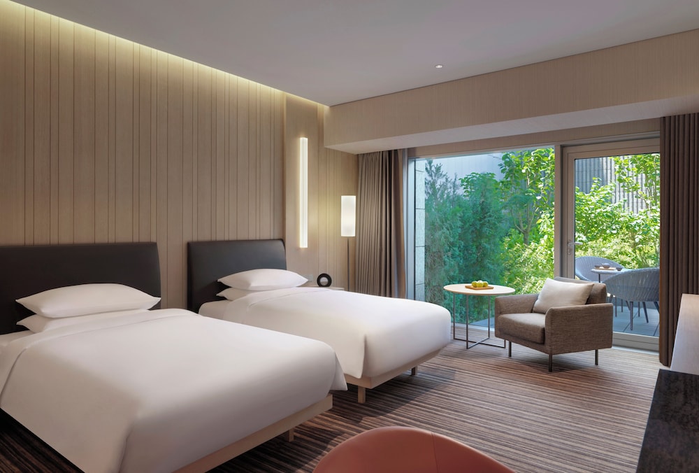 غرفة بسريرين منفصلين بشرفة، Hyatt Regency Beijing Wangjing 2/5