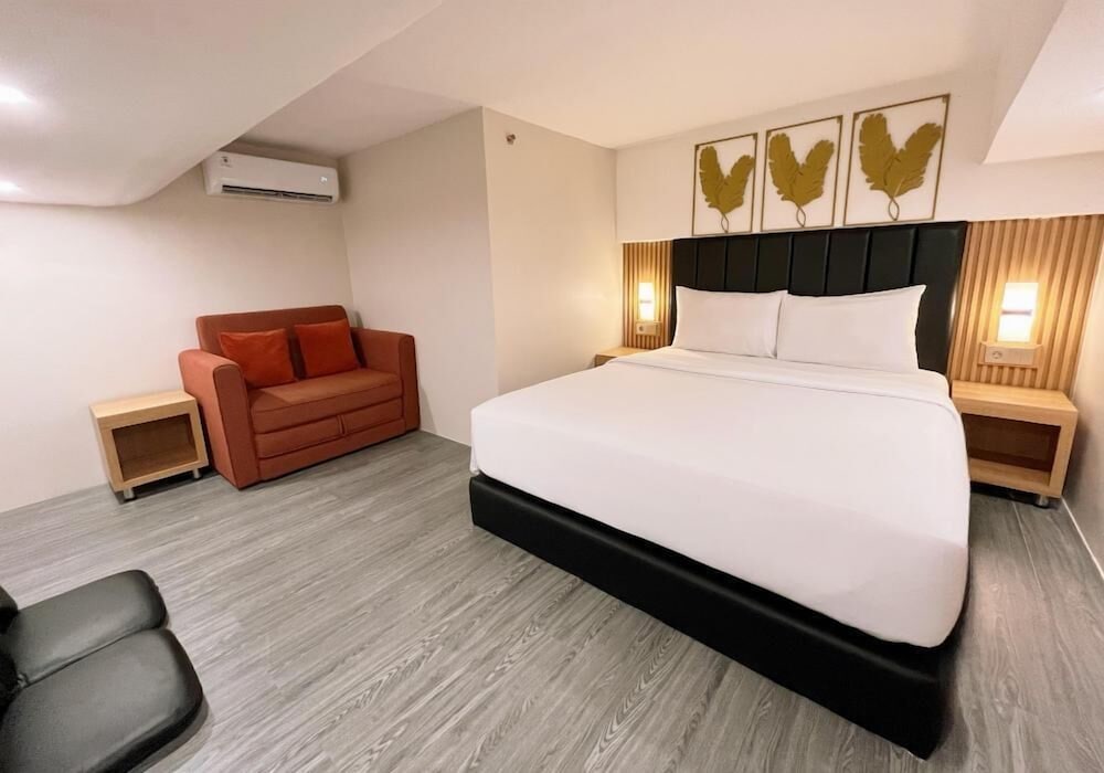Master, Loft, 6 Beds, 1 King and 1 Single Beds