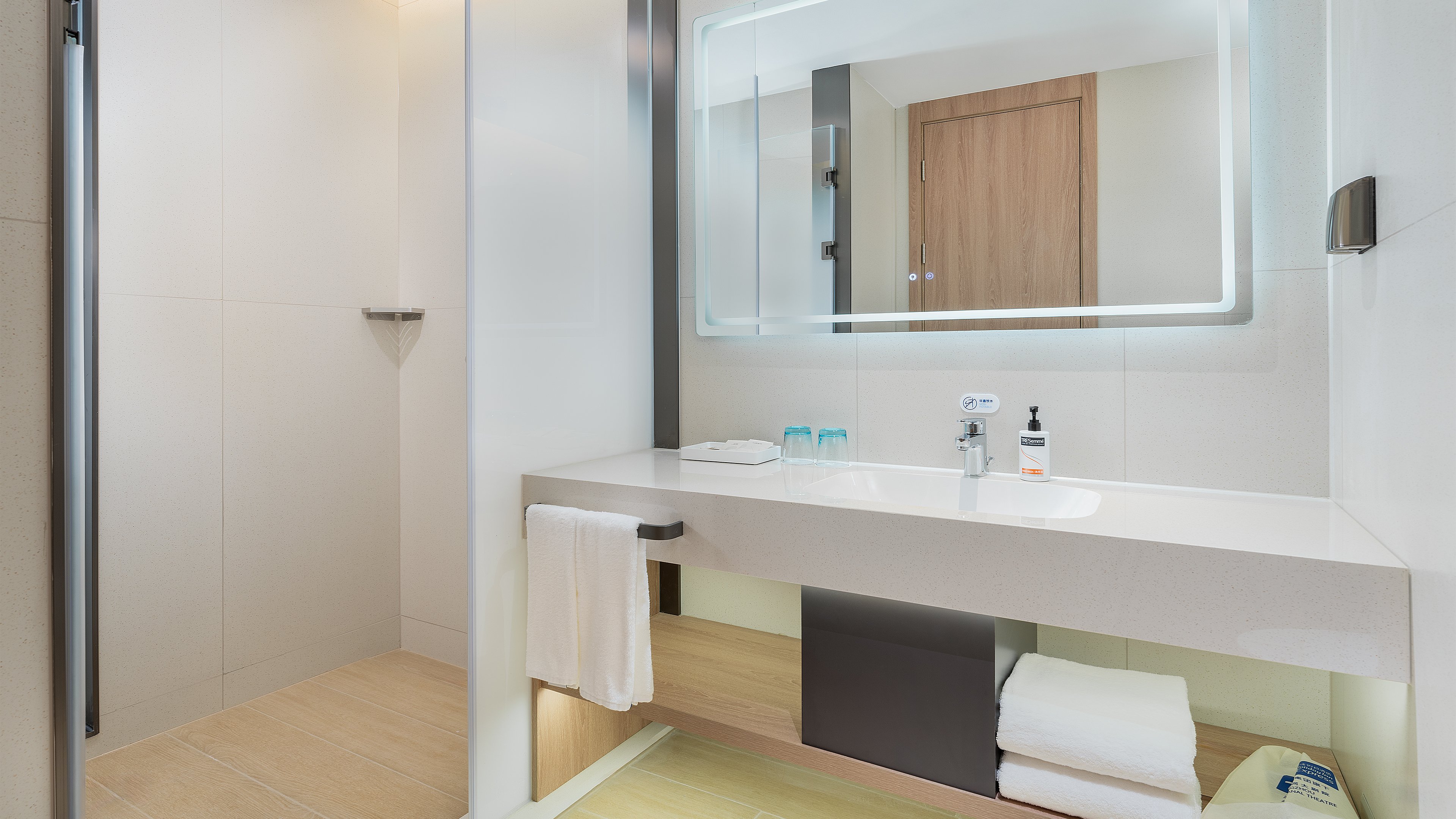 Holiday Inn Express Yangzhou Grand Canal Theatre 42/44