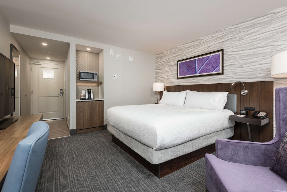 SIGNATURE, KING BED