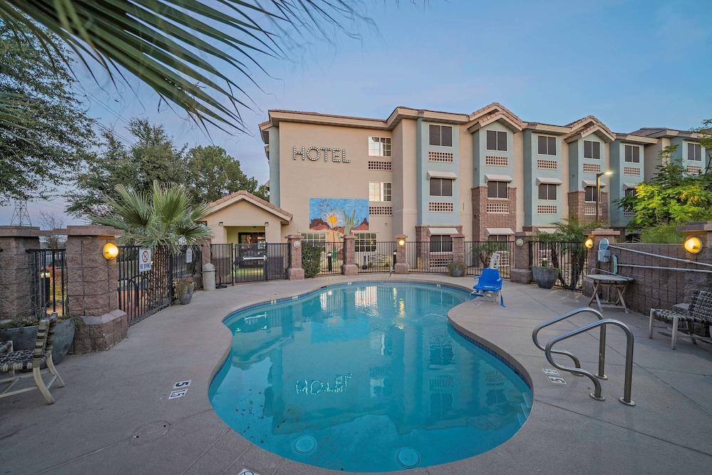 La Quinta Inn & Suites by Wyndham Tempe University / Phoenix 53/60