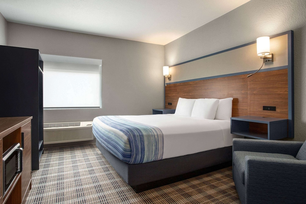 AmericInn by Wyndham Branson and Conference Center 14/62