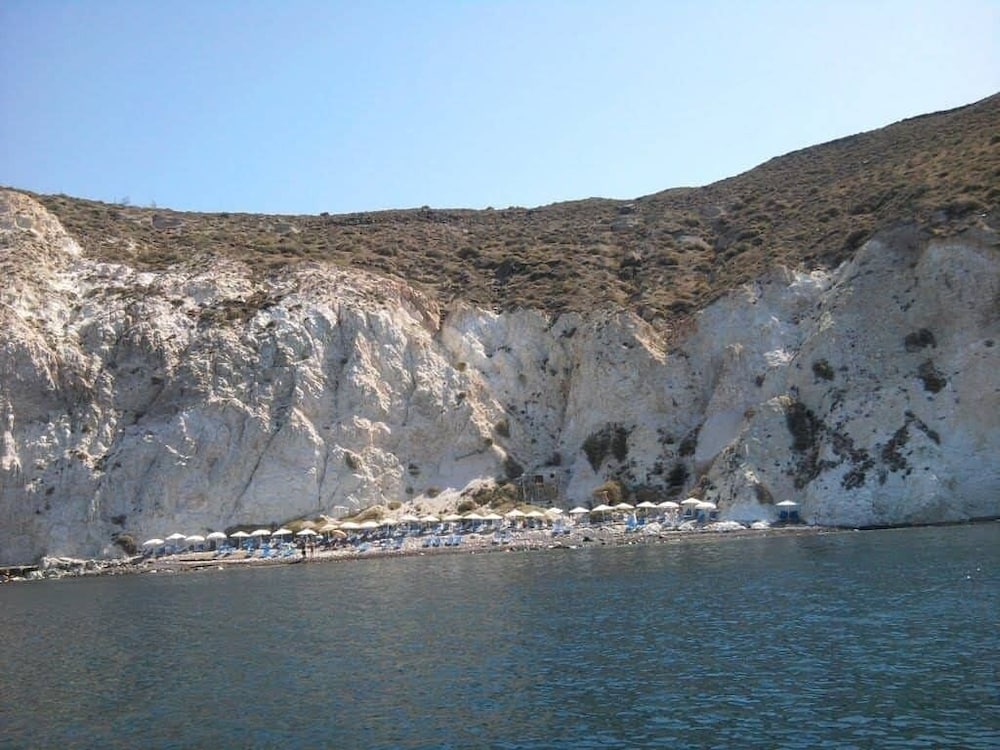 Akrotiri Hotel 30/50