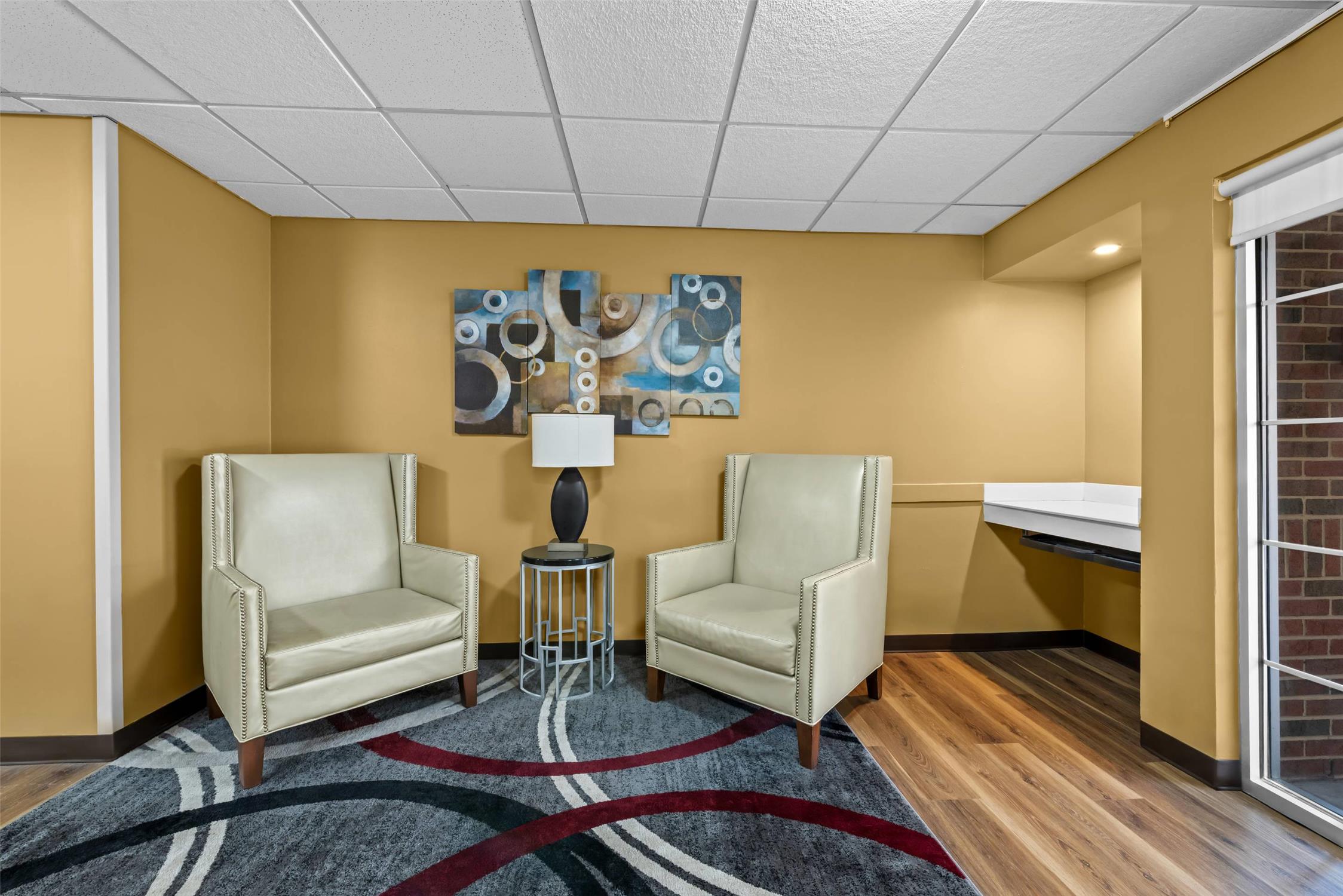 Suburban Studios Charlotte - Executive Park 10/10