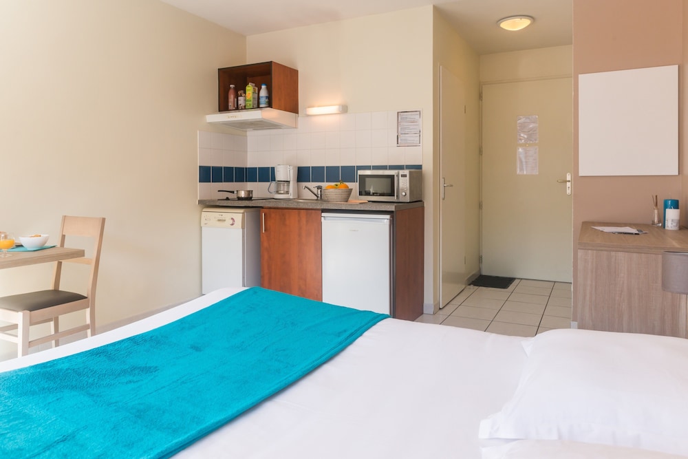 STUDIO, DOUBLE BED
