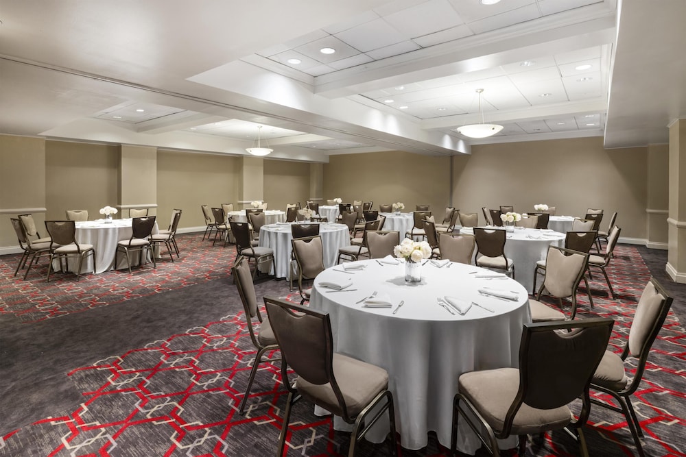 Best Western Premier Plainview-Long Island Hotel 44/52