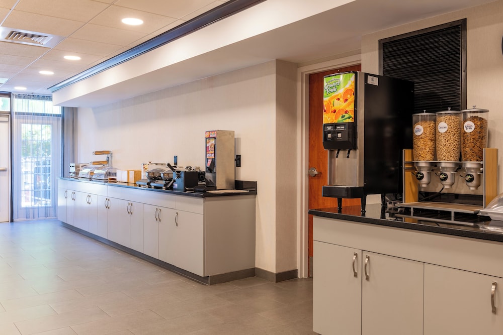 Fairfield Inn Suites Hooksett 11/50