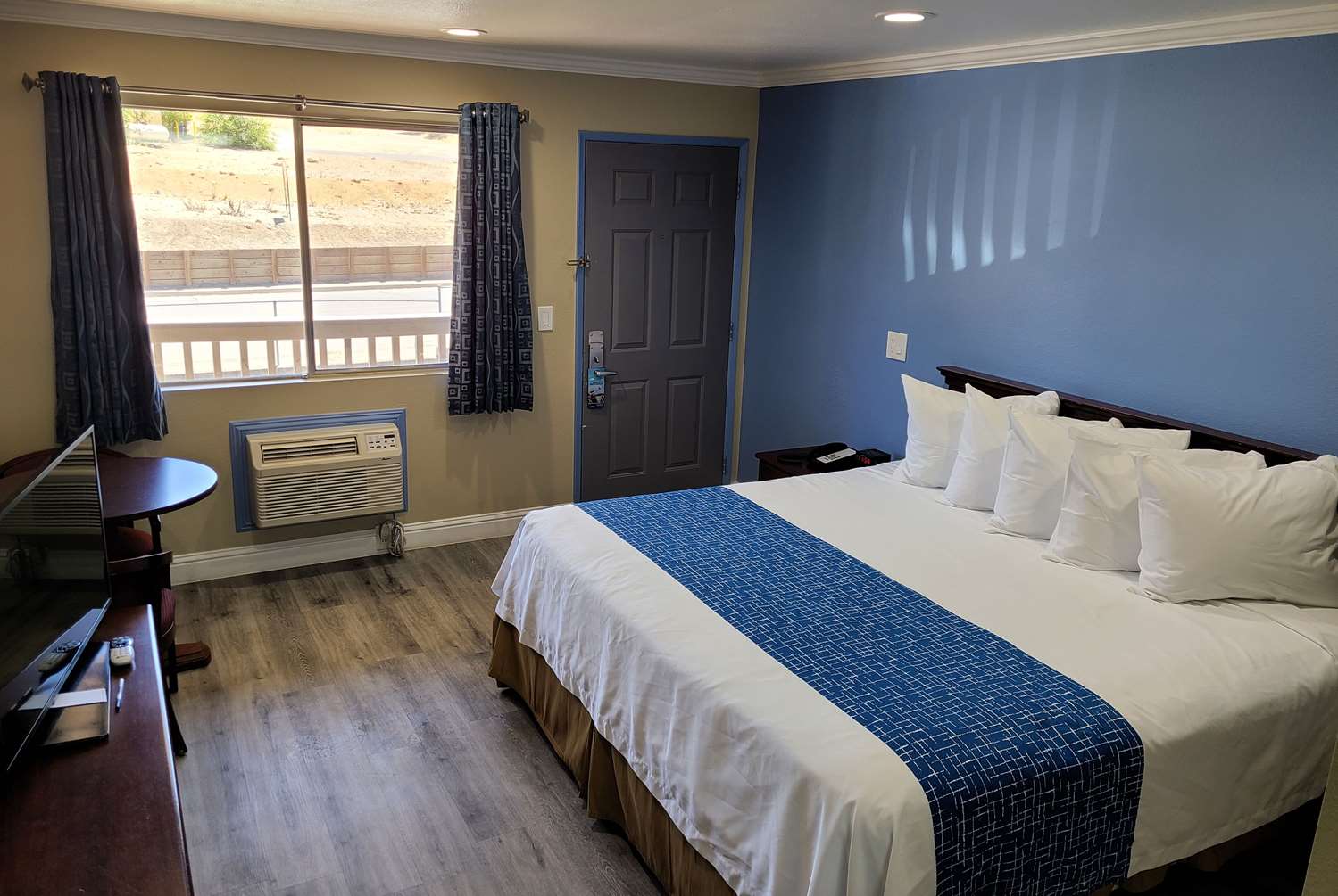Travelodge by Wyndham Clearlake 10/36