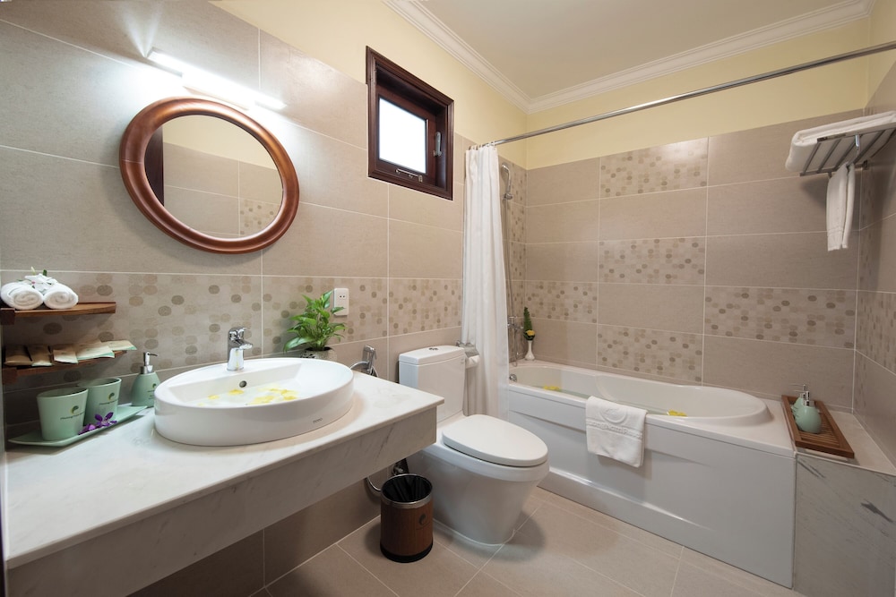 Phuong Nam Resort 48/50