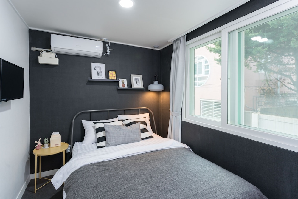 Neat House Hongdae 41/50