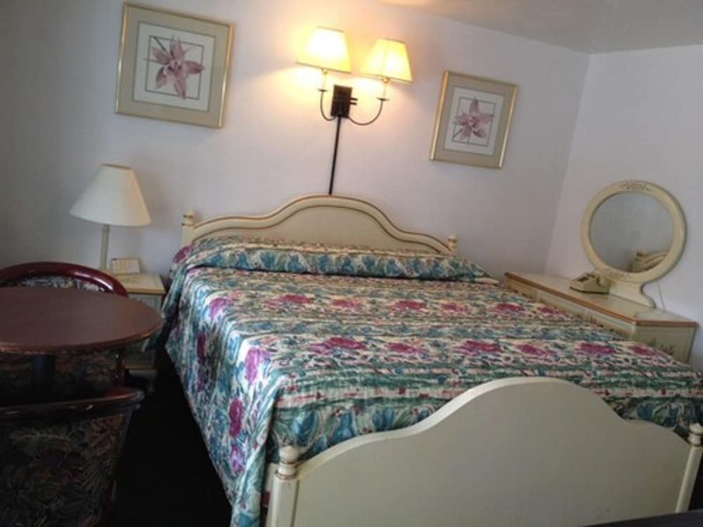 Three Oaks Motel 15/37