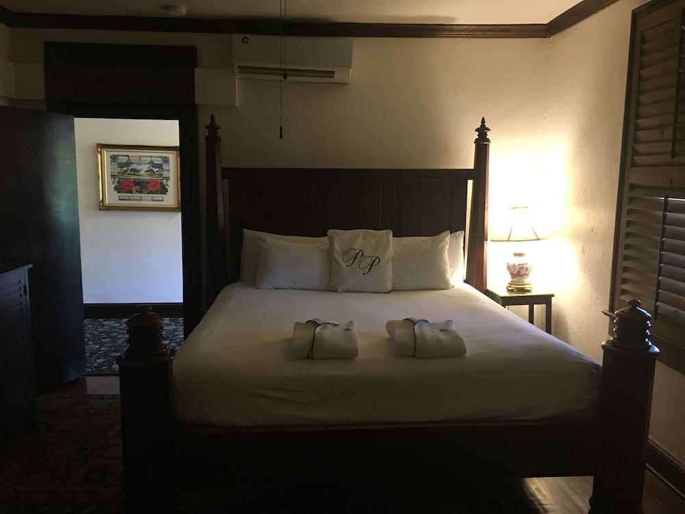 PARK PLAZA HOTEL 8/57