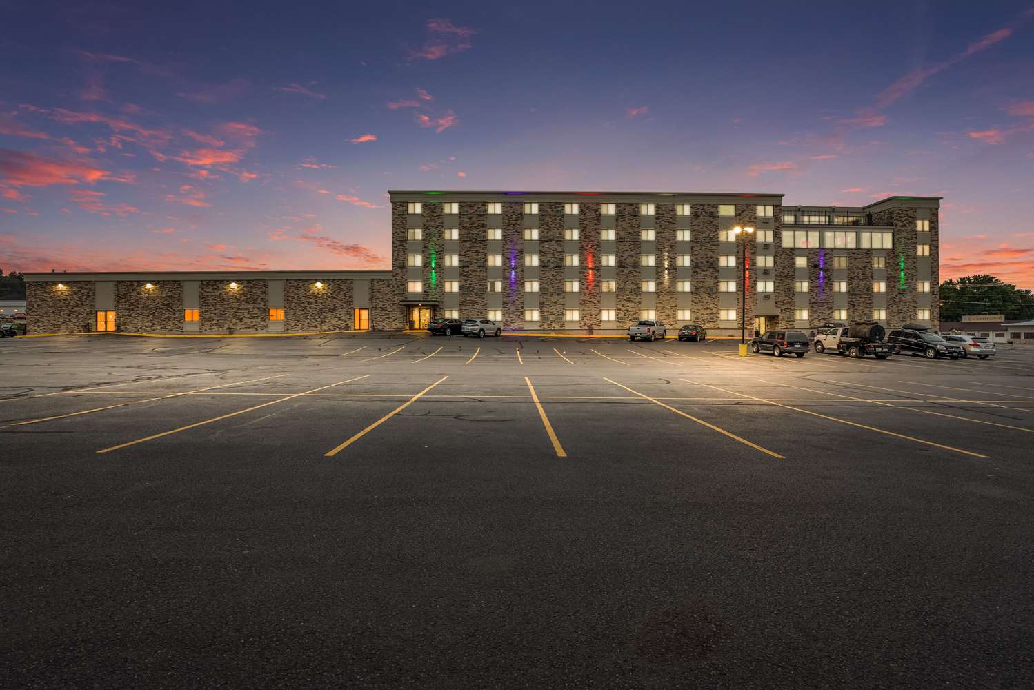 AmericInn & Suites By Wyndham Baraboo Event Center 25/25