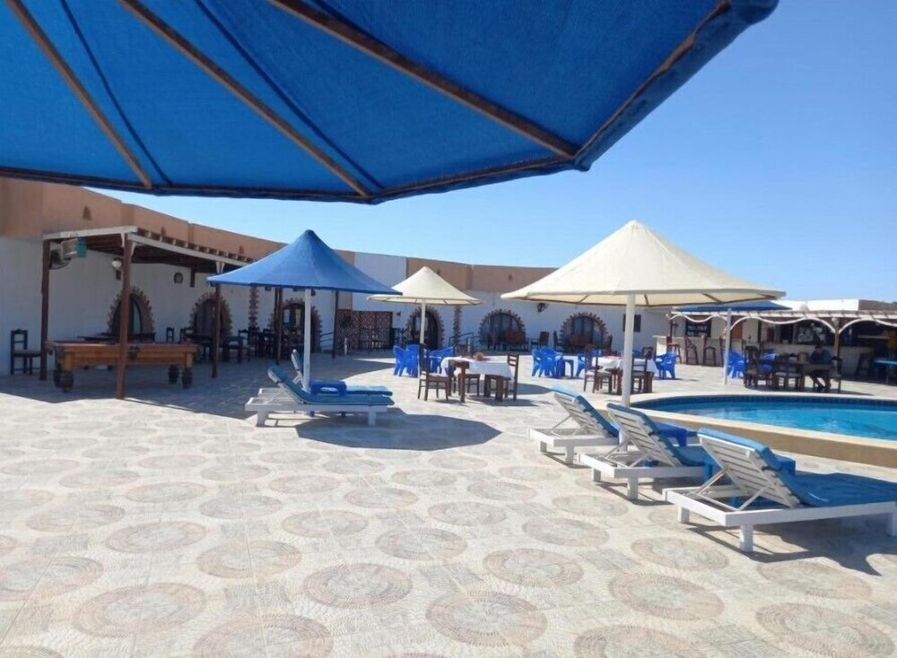 Dolphin Continental Hotel 58/59