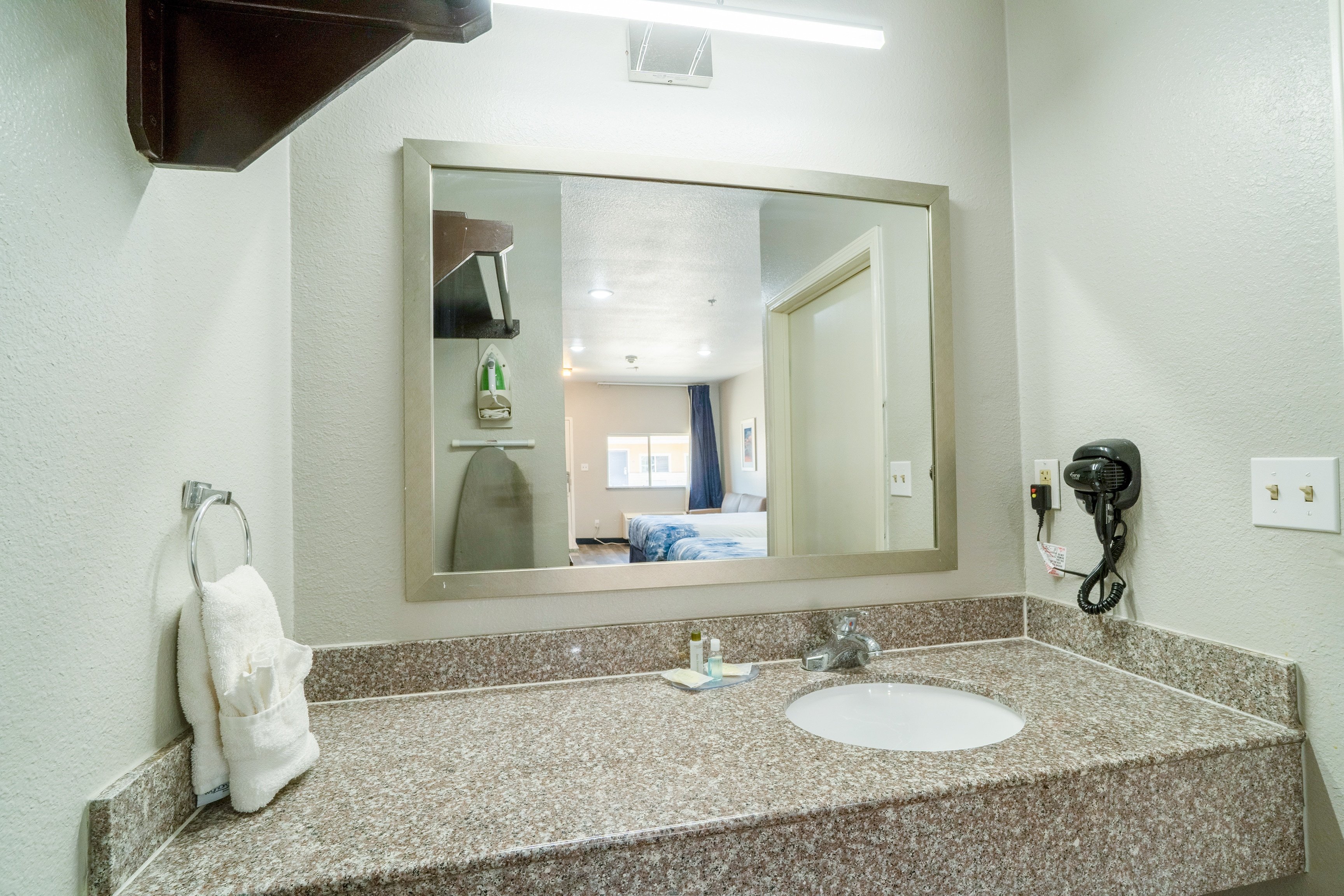 Atria Inn & Suites Kitchenette 38/43