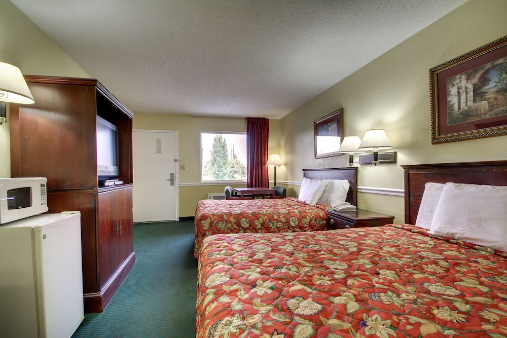 STANDARD, 2 QUEEN BEDS