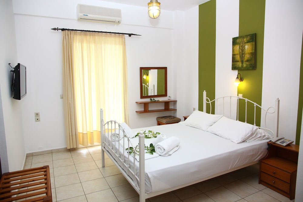 1 Bedroom, Apartment, 1 Double and 1 Single Bed, Bunk Bed, Pool View