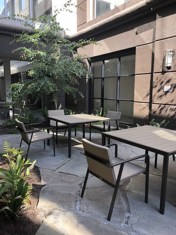 Country Inn & Suites by Radisson, San Jose International Airport, CA 25/30