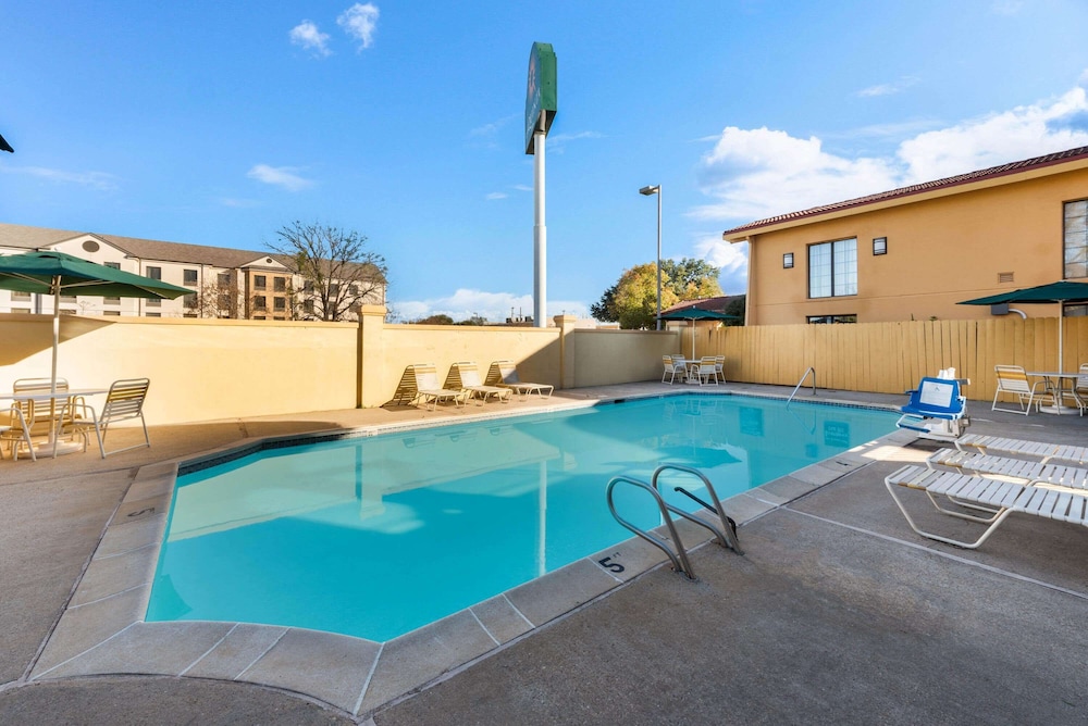 La Quinta Inn by Wyndham Bossier City 24/40