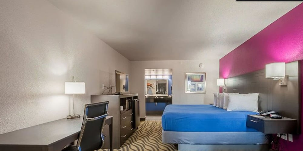 Stratford House Inns - Edmond 12/26