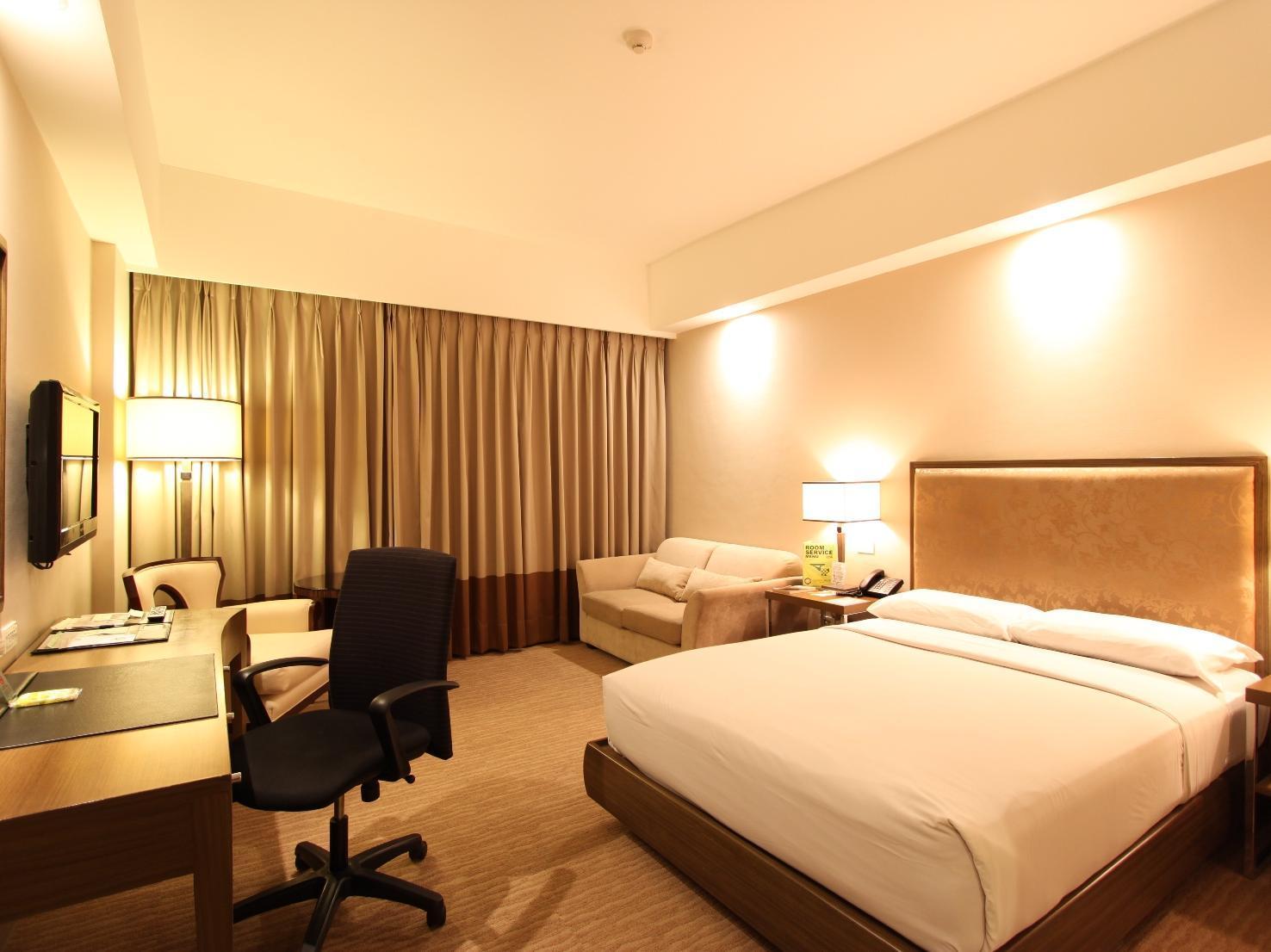 Deluxe, Double Bed, Sofa, Garden Wing, Accessible