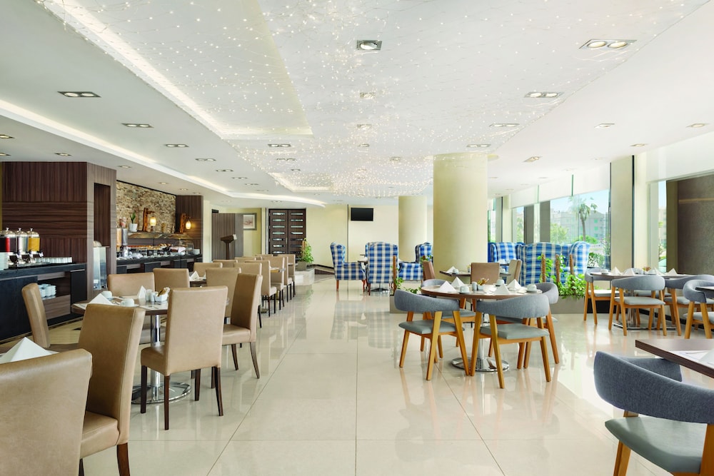 فندق هوارد جونسون الدمام(Howard Johnson by Wyndham Dammam) 38/43