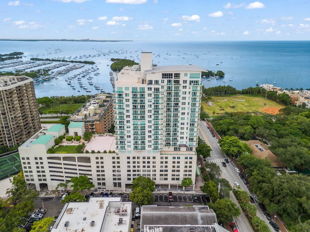 Private Residences at Hotel Arya by SoFLA Vacations photo1