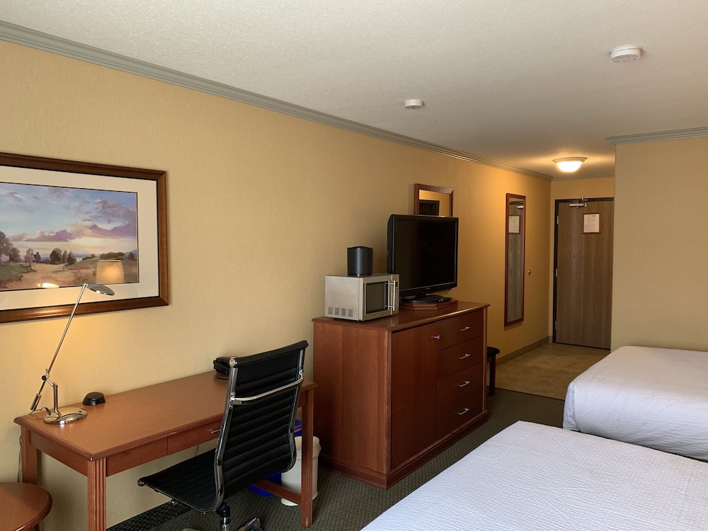 Merit Hotel And Suites 30/66