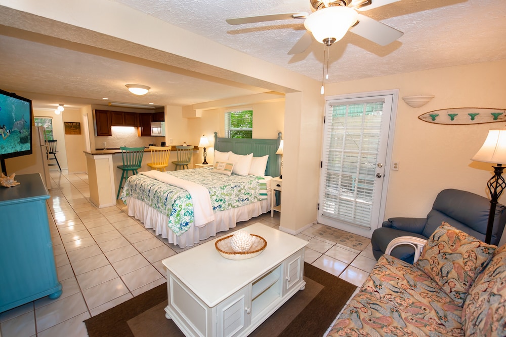 Cedar Cove Resort & Cottages 14/78