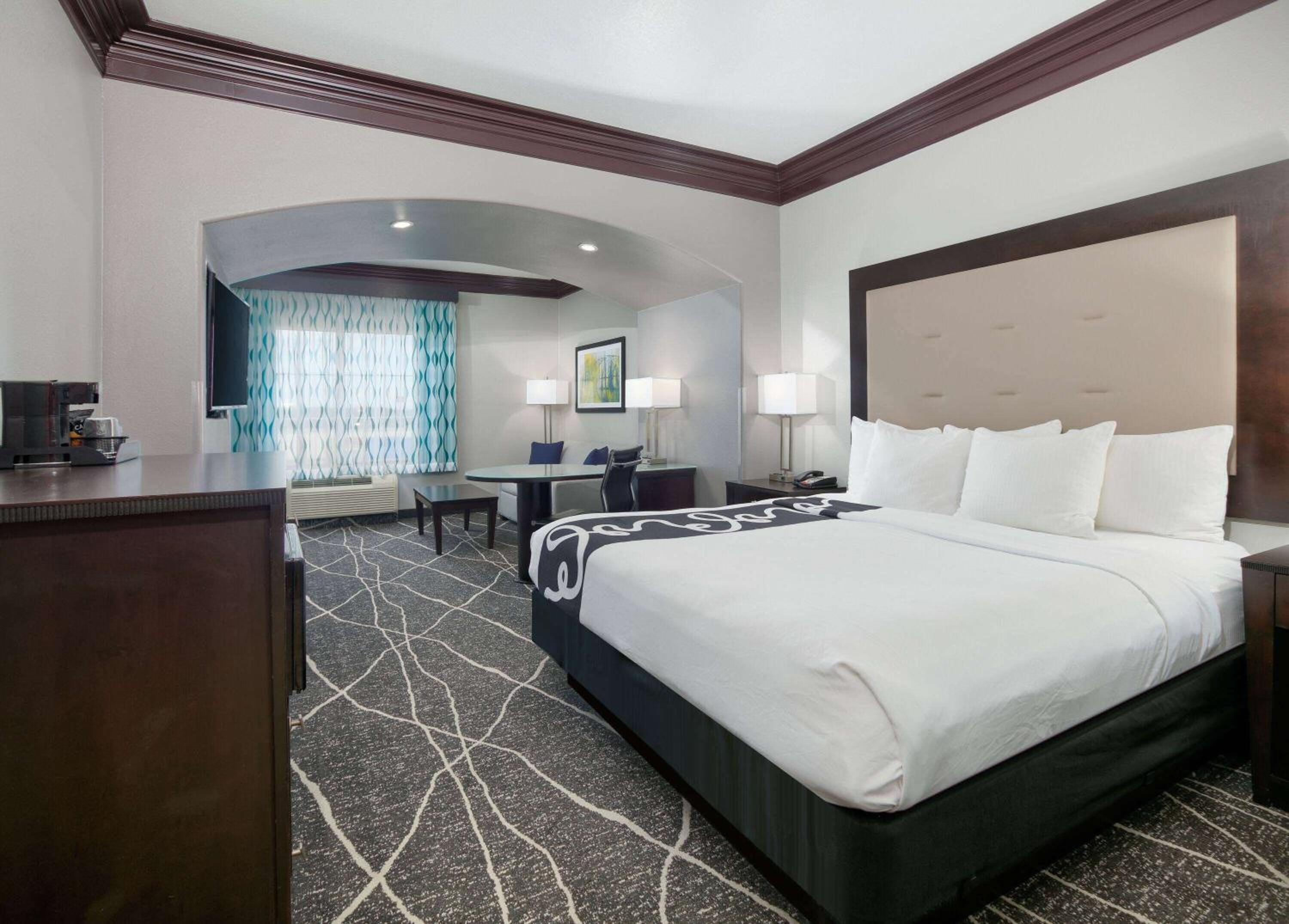غرفة تنفيذية بسرير كينج، La Quinta Inn Suites Little Rock Bryant 2/2