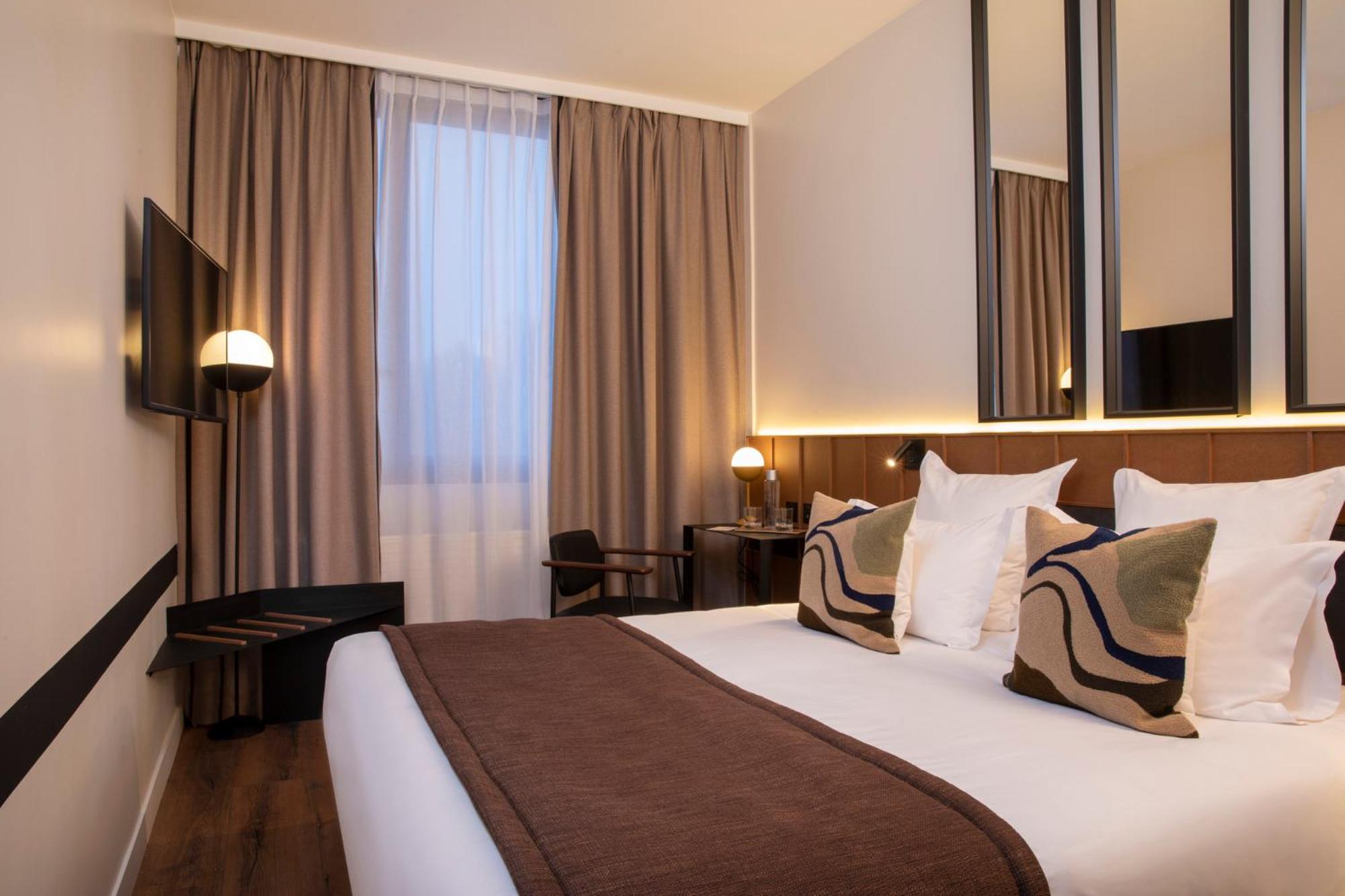 غرفة قياسية بسرير كينج، Hotel du Port 3/8