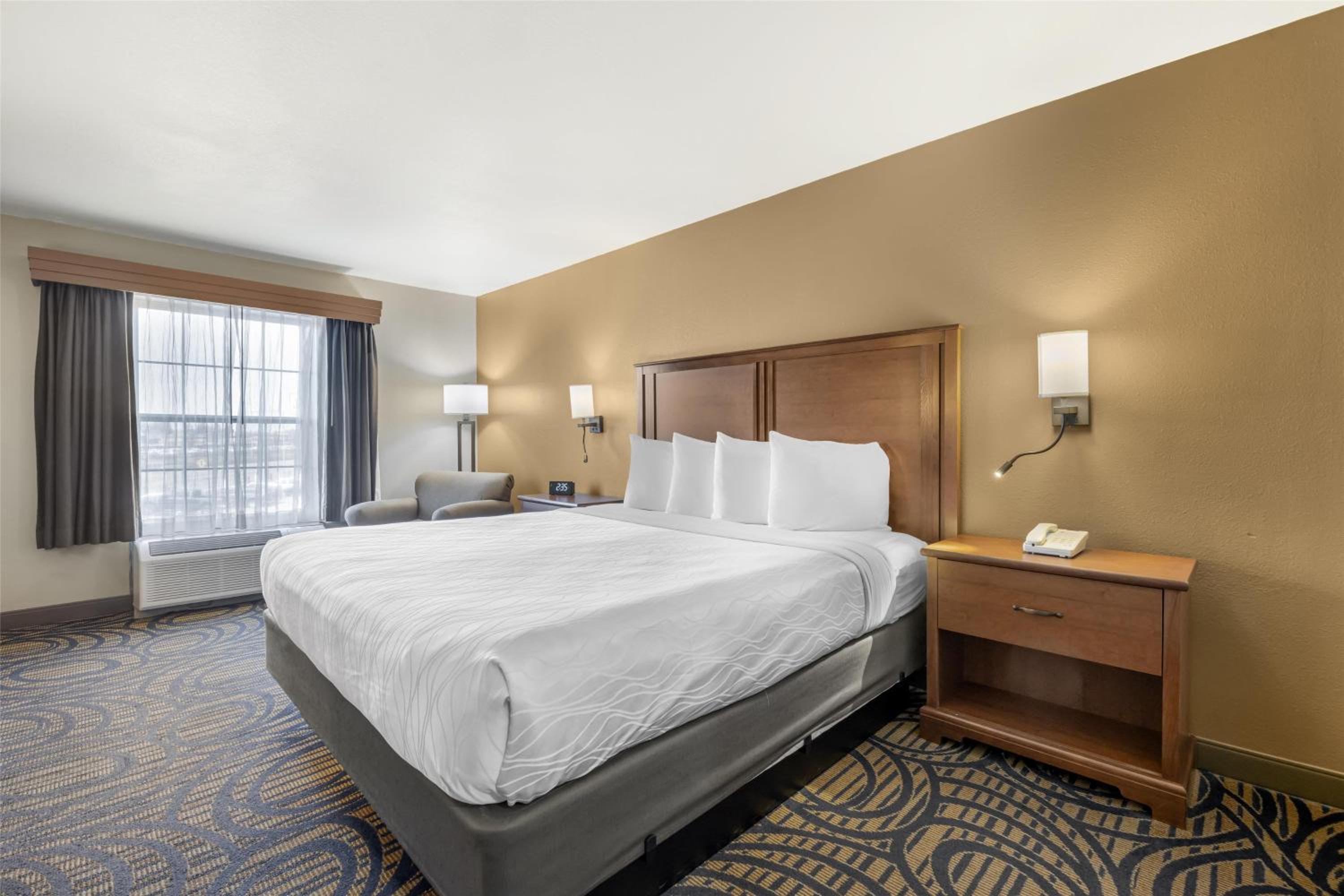 Room, King Bed, Bathtub, Accessible