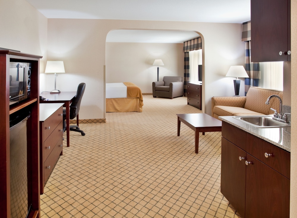 Holiday Inn Express Hotel And Suites Wichita Airport 35/58