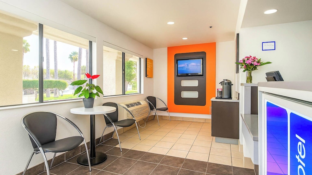 Motel6 Carlsbad, CA Beach 14/50