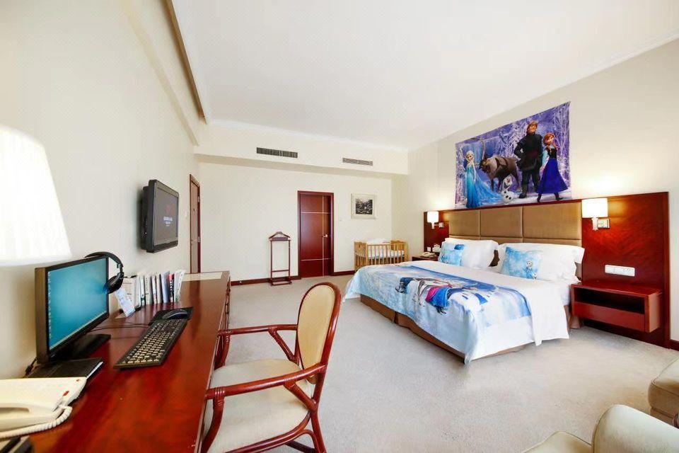 Parent Child Suite, King and Queen Bed