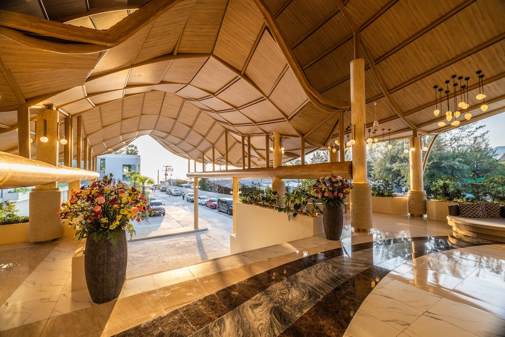 Phuket Emerald Beach Resort 11/70