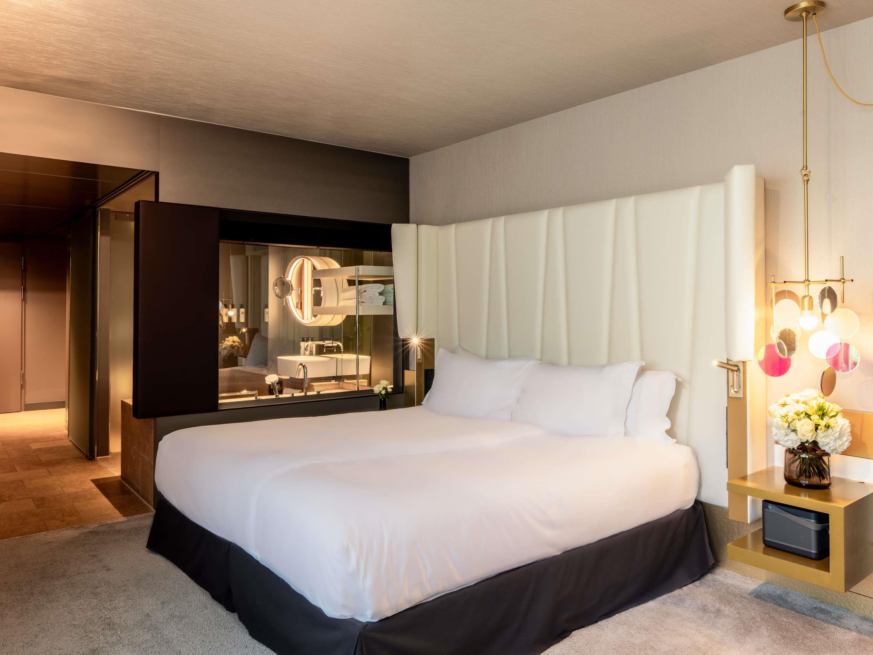 LUXURY, DOUBLE OR TWIN BED