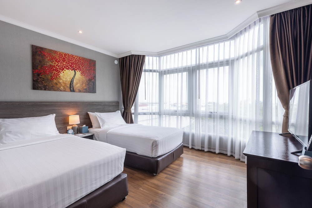2 BEDROOMS, FAMILY SUITE