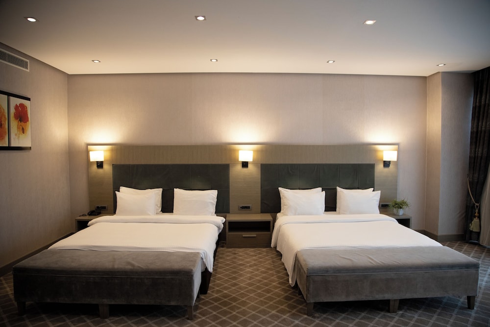 Family, 2 Double Beds, Hilly Hotel 10/10