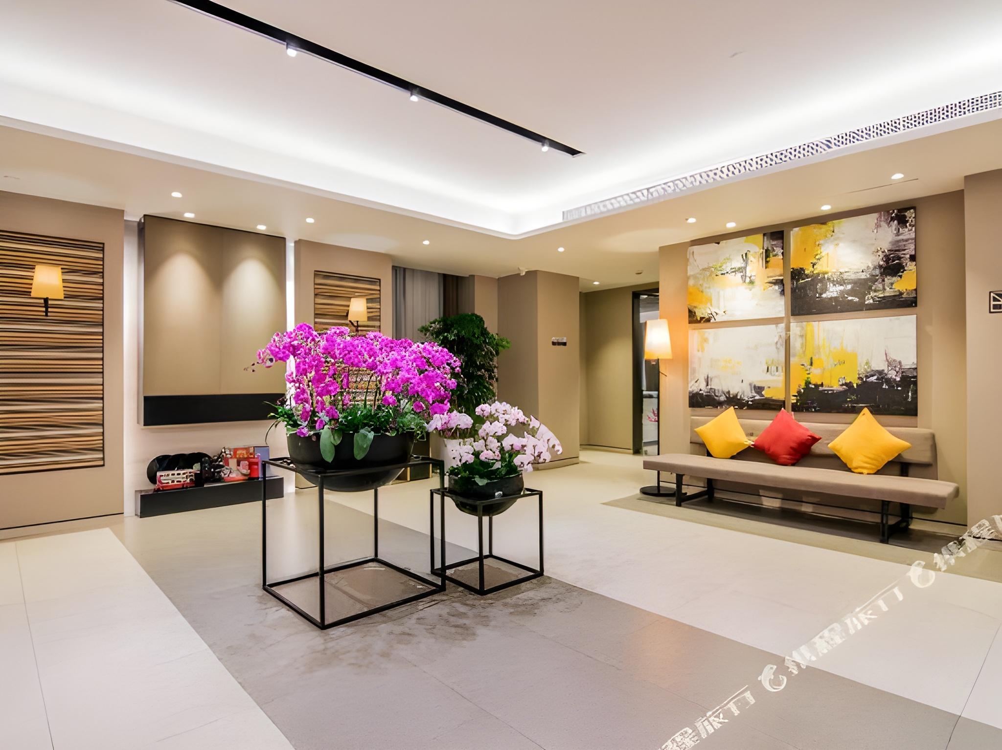 Home Inn Plus (Shanghai Bund Jinling East Road store) 21/28