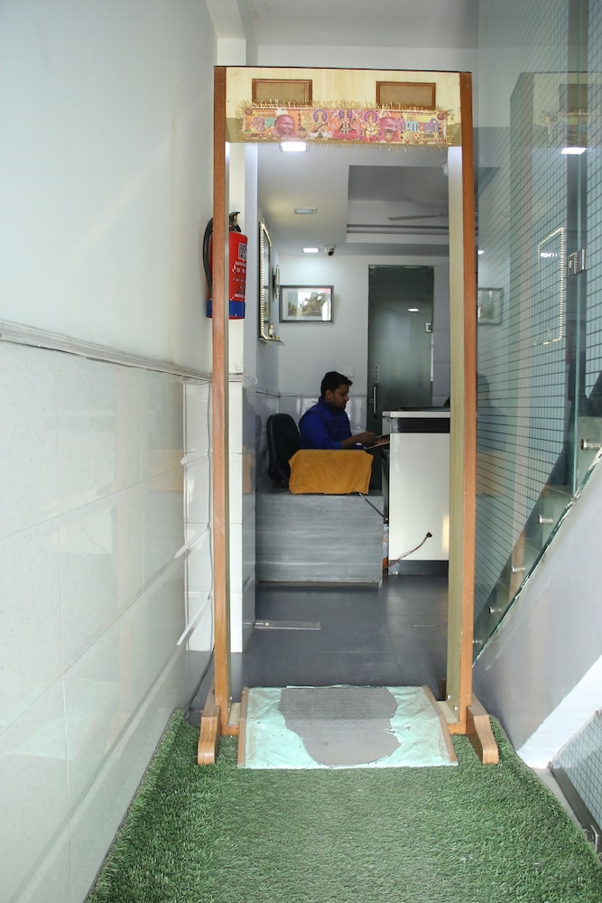 Hotel Grace At Karol Bagh 10/45