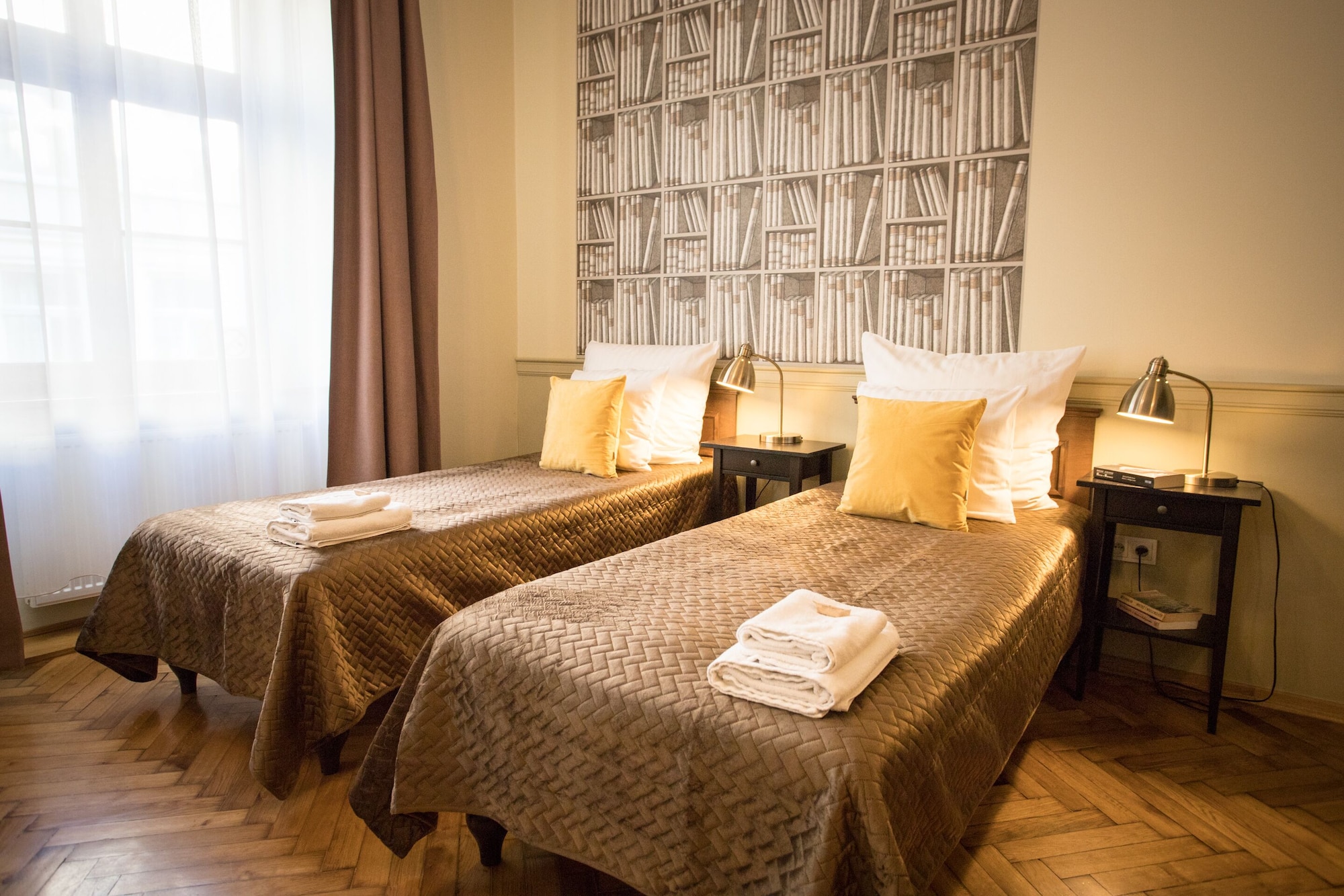 CLASSIC, STUDIO, SUITE, TWIN BEDS, CITY VIEW, KITCHENETTE