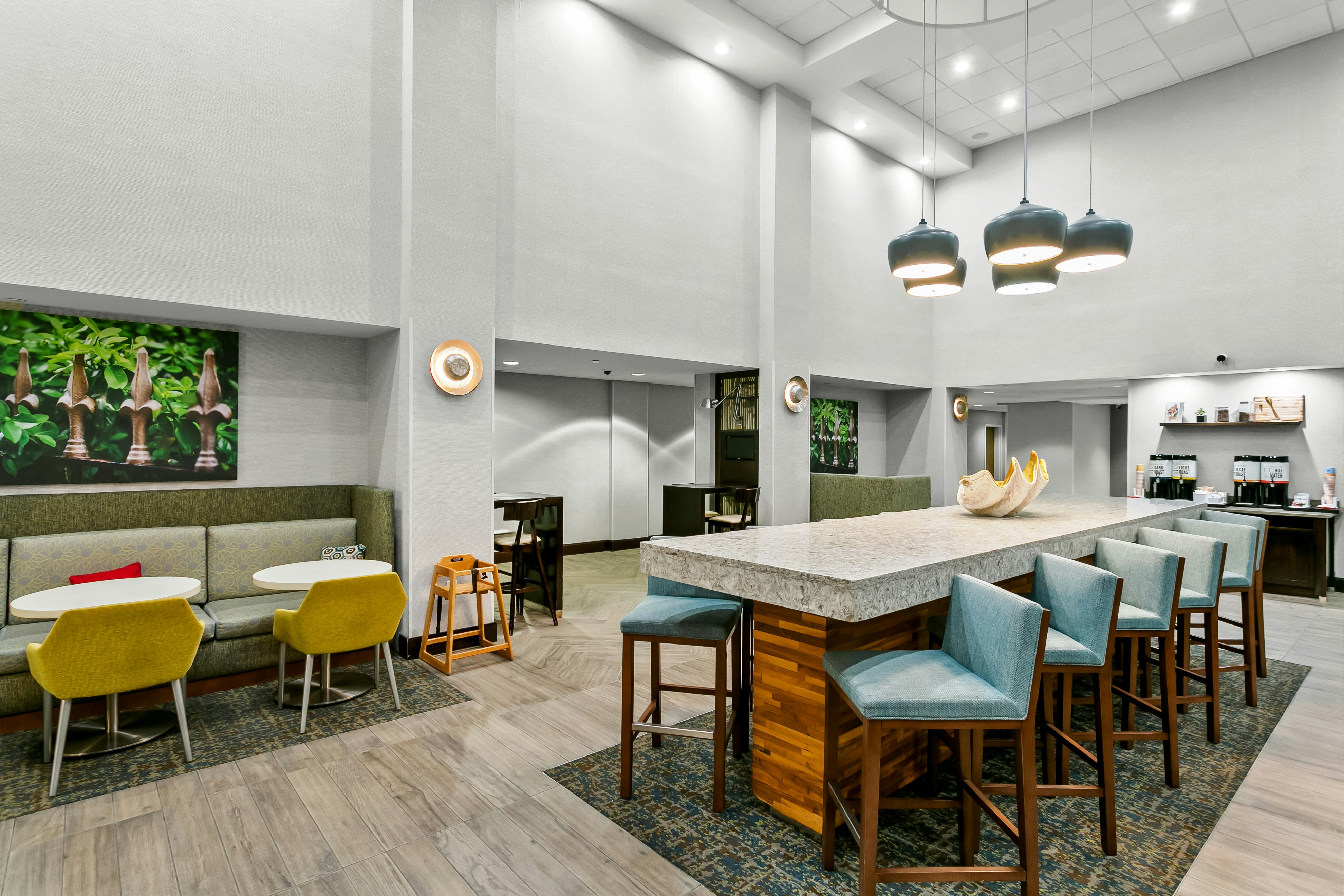 Hampton Inn Suites Baltimore Woodlawn 20/34