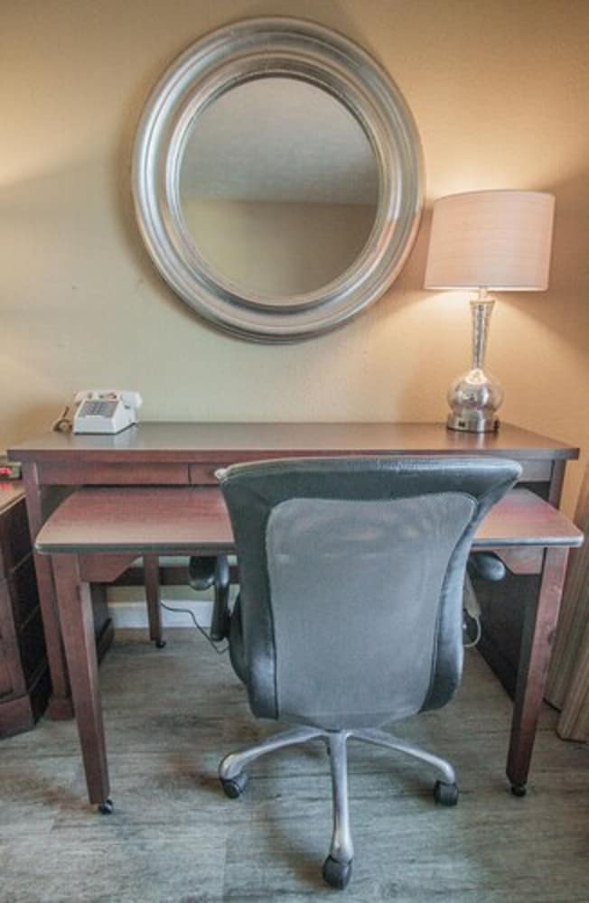 Days Inn by Wyndham Fort Walton Beach 32/34