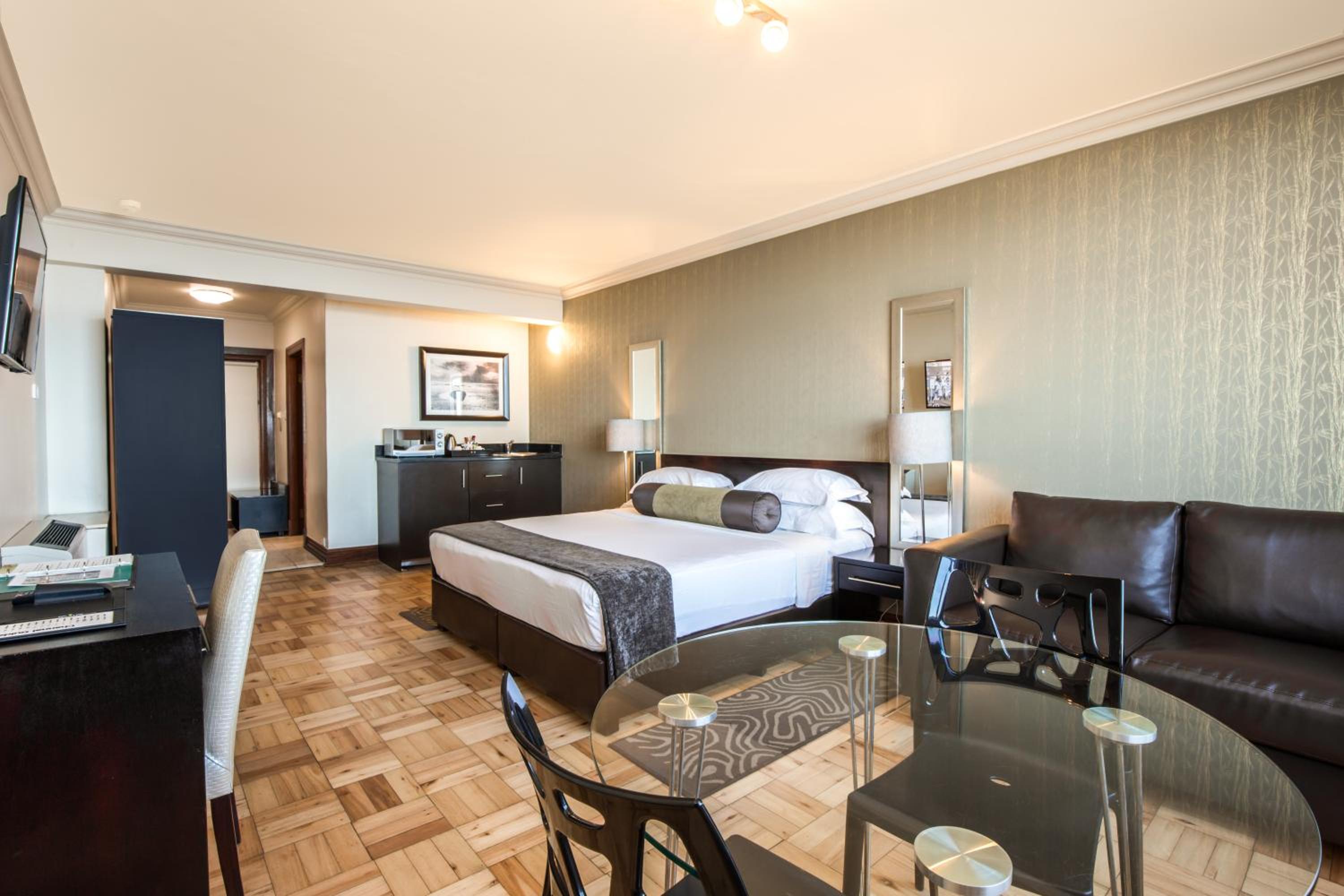 غرفة سوبيريور بسرير مزدوج أو سريرين منفصلين، Belaire Suites 6/10