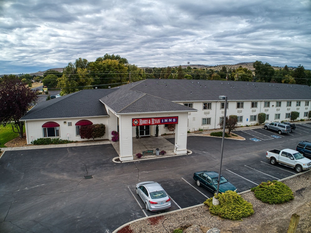 Rory & Ryan Inn 14/21