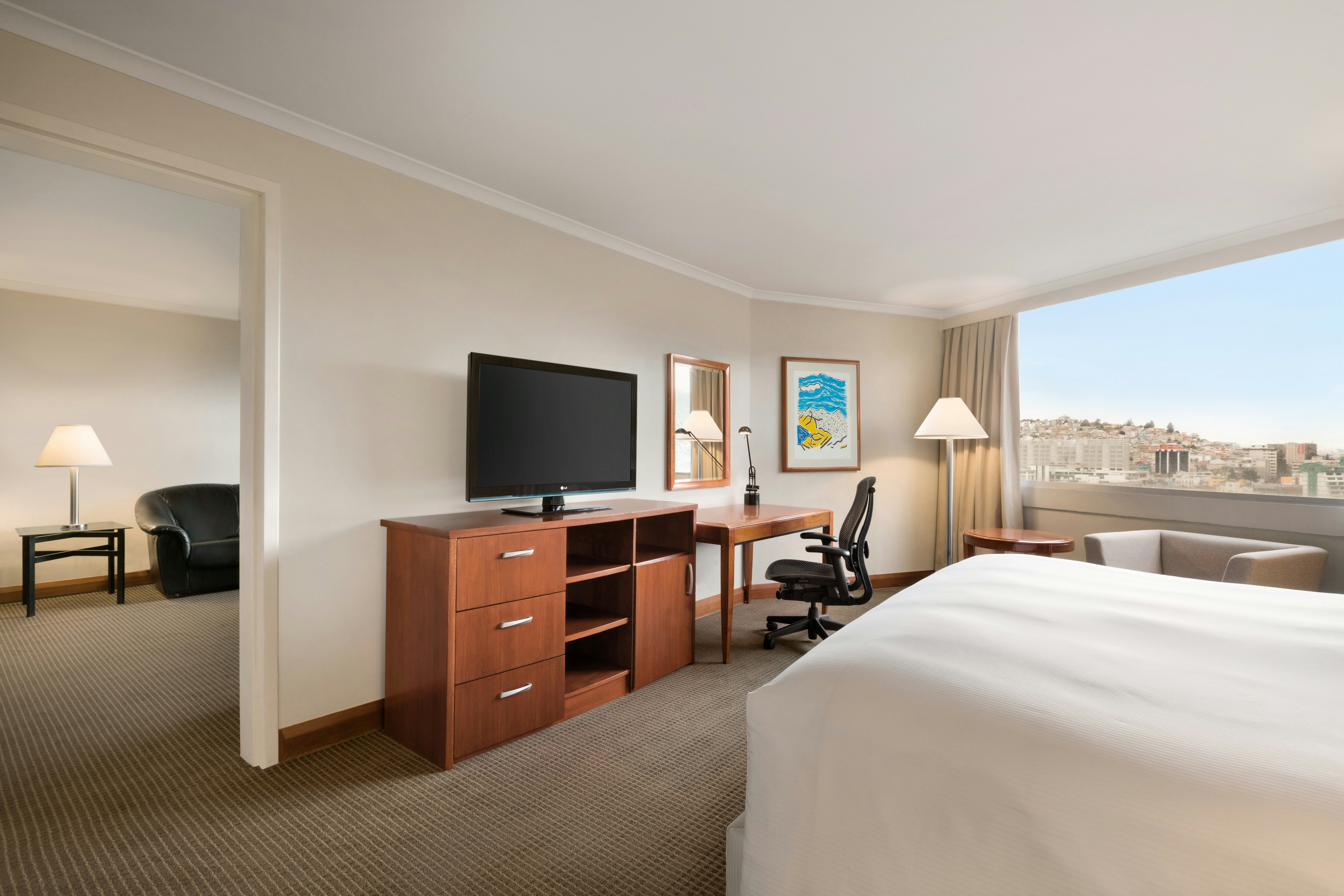 SUITE, KING BED