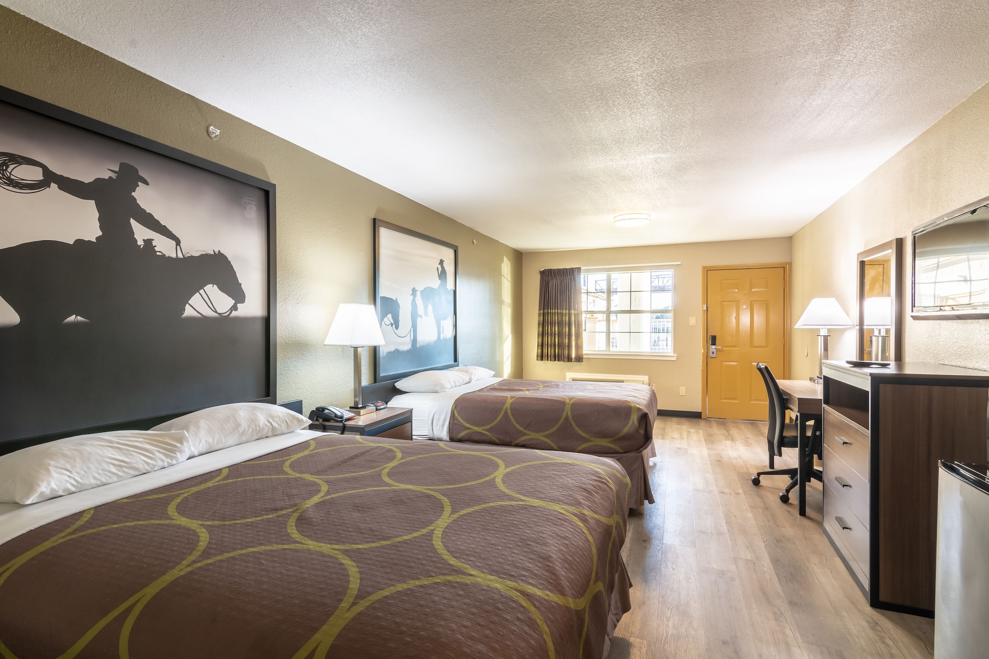 STANDARD, 2 QUEEN BEDS
